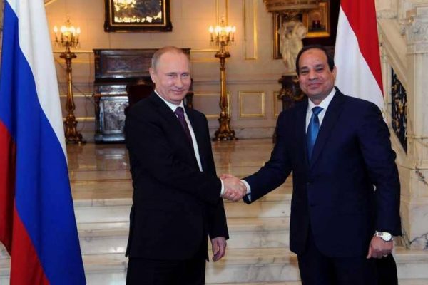 الرئيس بوتين يصل إلى مصر