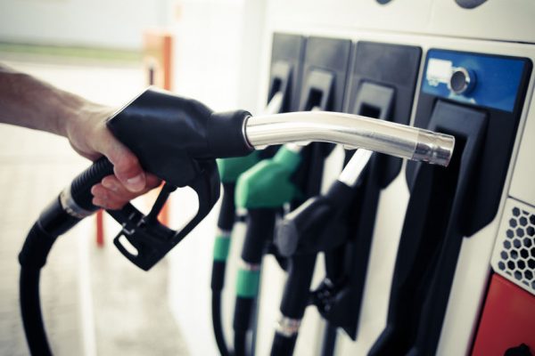 أربع دول خليجية ترفع أسعار الوقود