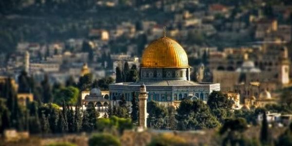 تحذيرات فلسطينية من قرار البيت الأبيض في نقل سفارته إلى القدس