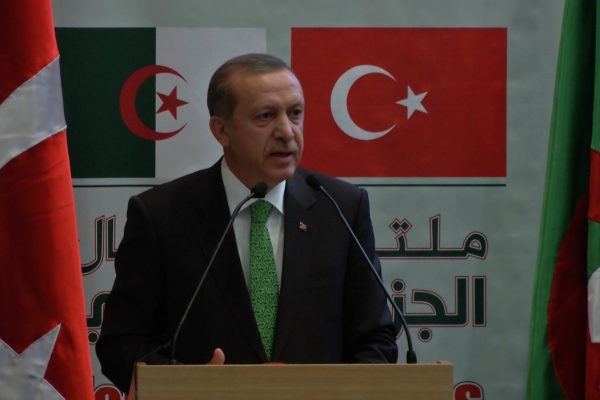 أردوغان يبحث رفع المبادلات التجارية مع الجزائر إلى أكثر من 3.2 مليار دولار