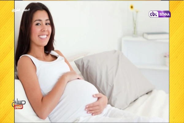 هل نوم المرأة الحامل على الظهر فيه خطورة على الجنين؟!