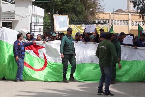 350 عامل بمؤسسة “ألفار” بوهران يطالبون بحقوقهم من بيع الشركة