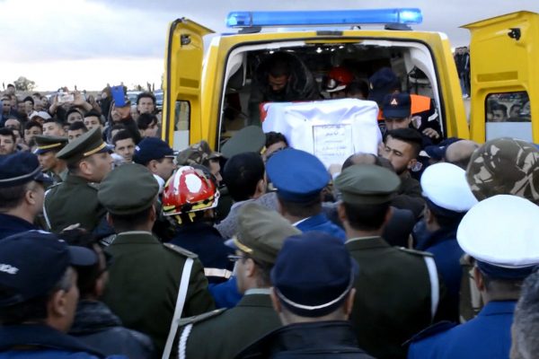 خنشلة: تشييع جثمان الشهيد شاكر بوركبة احد ضحايا الطائرة العسكرية