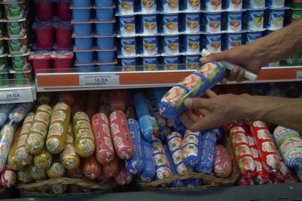سيدي بلعباس: غلق 10 محلات تجارية وحجز كميات كبيرة من المواد الغذائية الفاسدة