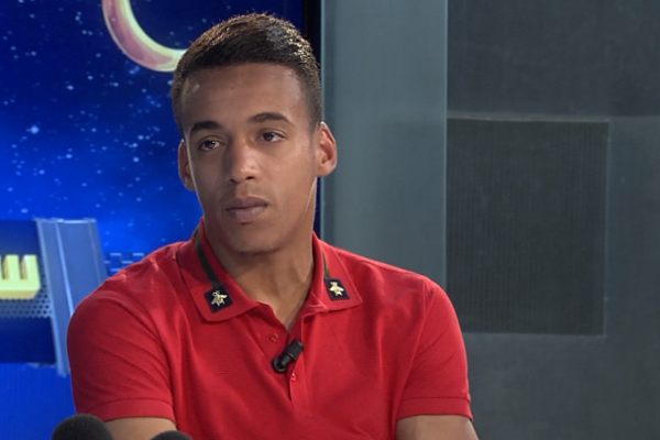بن دبكة لاعب مولودية الجزائر يدافع عن شاوشي
