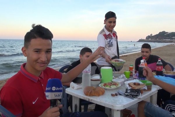 عنابة : الافطار على الشواطئ أجواء رمضانية بنكهة خاصة