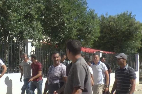 سكيكدة: سكان قرية قرباز يغلقون مقر بلديتهم للمطالية بالسكن الريفي