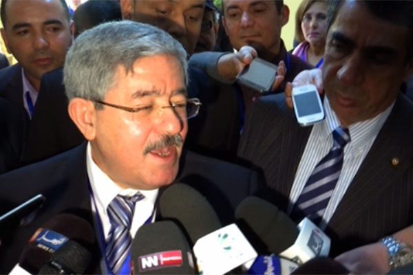 أحمد أويحيى يتهم فرنسا الرسمية بابتزاز الجزائر