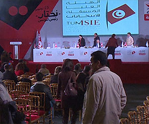 رئيس تونس يقرر يوم 21 ديسمبر والتنافس الثنائي في أوجه