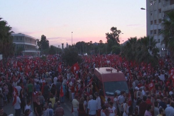تونس تقطف ثمار الثورة رغم أشواك المسار الانتقالي