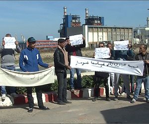 سكيكدة: الشباب البطال يحتجون أمام المؤسسة المينائية