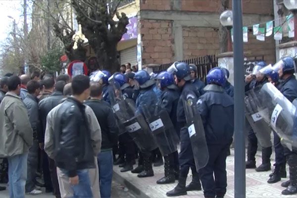 تيزي وزو: مصالح الأمن تعتقل 4 مضربين عن الطعام أمام مقر بلدية عزازقة
