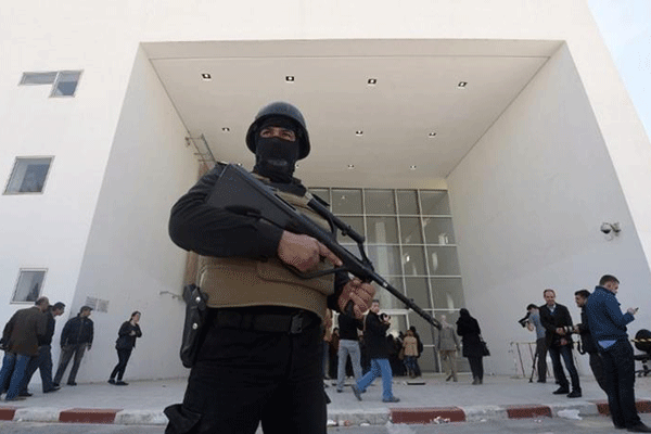 الإرهاب يضرب تونس.. ماذا وراء استهداف الأجانب ؟