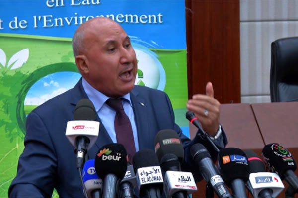 وزير الموارد المائية يلوح برفع تسعيرة المياه