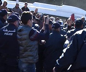 احتجاجات على زوخ خلال توزيع السكنات