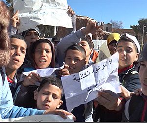تيبازة: تلاميذ حي قيسارلي يعتصمون أمام بلدية القليعة