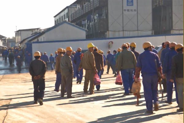 140 ألف عامل أجنبي يزاحمون الجزائريين في سوق العمل