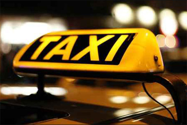 أصحاب سيارات الأجرة يفرضون أسعارا عشوائية على المواطنيين