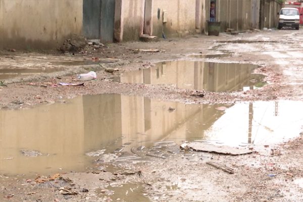 العاصمة: سكان حي “صالومبي” بالكاليتوس يقضون ليلة بيضاء بسبب الأمطار