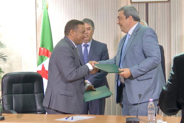 التوقيع على اتفاقية تعاون بين وكالة الأنباء الجزائرية وجامعة التكوين المتواصل