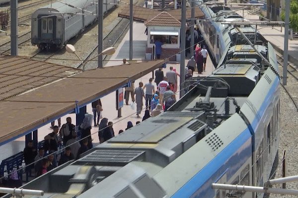 إتّفاق بين الإدارة وسائقي القطارات ينهي إضراب الــ 9 أيّام