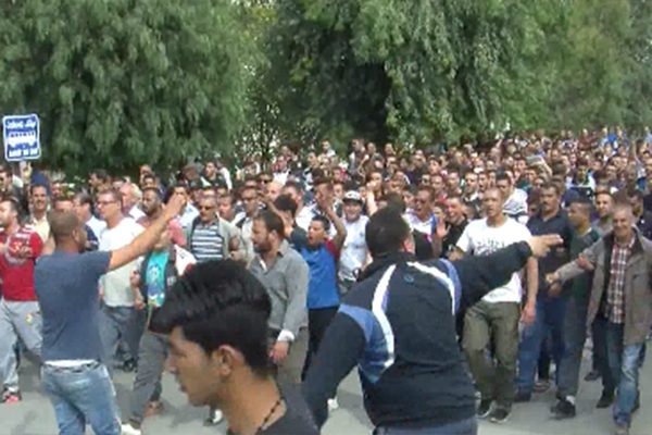 قسنطينة: شلل بزيغود يوسف والسكان يخرجون في مسيرة رافضة لمركز الردم