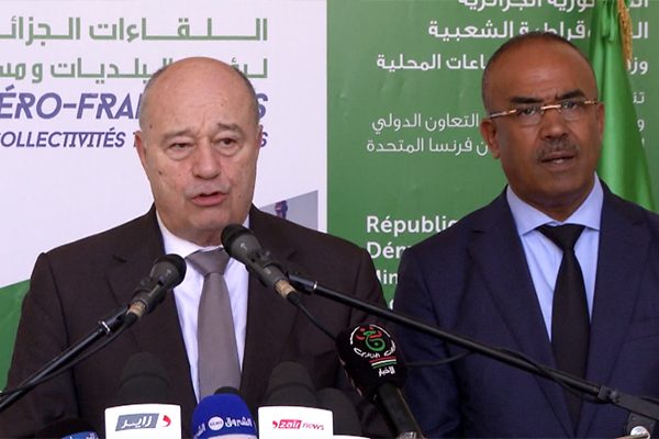 وزير تهيئة الإقليم الفرنسي يدافع عن استفزازات هولاند بالجزائر
