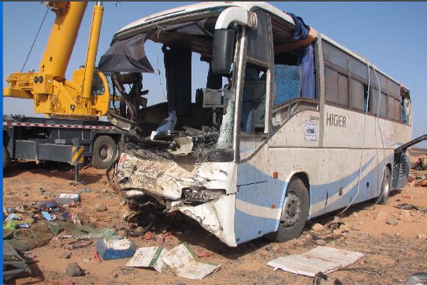 تمنراست: 7 قتلى و10 جرحى في حادث مرور بالطريق الوطني رقم 1 في عين صالح