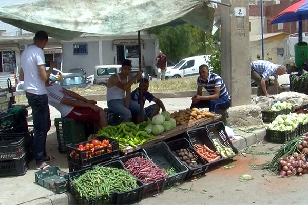 قسنطينة: الأسواق الفوضوية تعود لشوارع المدينة قبيل شهر رمضان