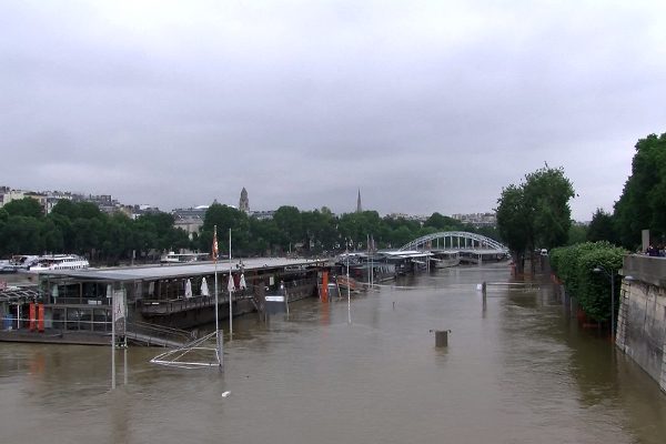 فرنسا: ارتفاع منسوب مياه نهر السين يهدّد باريس بالفيضان