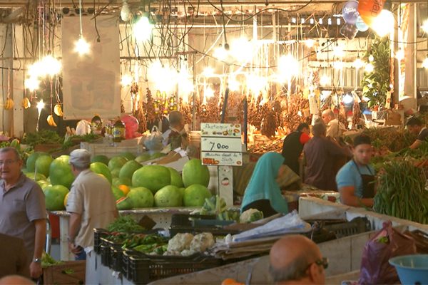 الجزائريون يستقبلون رمضان بهموم ارتفاع الأسعار