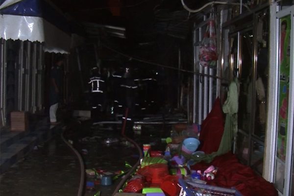 الجلفة: حريق مهول يلتهم محلات تجارية بسوق سيدي نايل