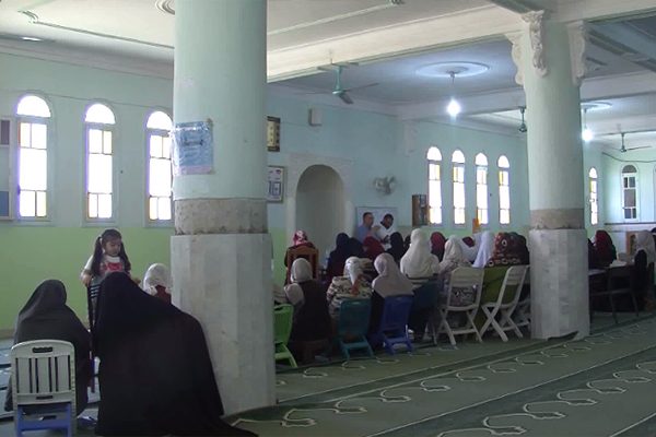 نساء في سن الشيخوخة يتحدين الأمية في مسجد الوفاء بجيجل