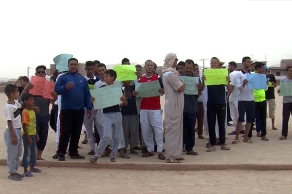 النعامة: سكان حي السلام ينتفضون ضد مشروع سوق فوق أرضية ملعب جواري