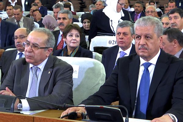 على أي أساس يتم التعديل الحكومي في الجزائر؟