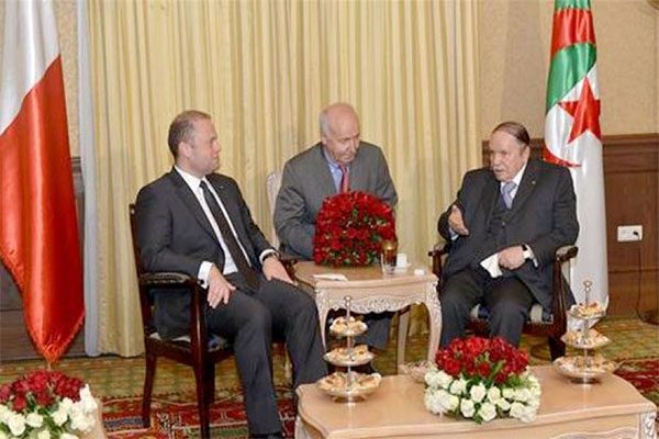 الرئيس بوتفليقة يستقبل رئيس الوزراء المالطي جوزيف موسكات