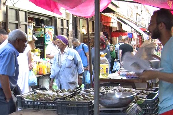 وهران: سوق”لاباستي”..قبلة الزوالي” ومقصد ألاف الزبائن