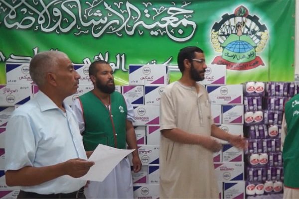 الوادي: جمعية الارشاد تواصل توزيع 10 آلاف قفة على المعوزين في رمضان