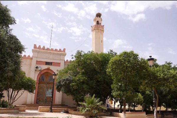 ‏مآذن الجزائر‬: المسجد العتيق بأفلو .. منارة الإيمان