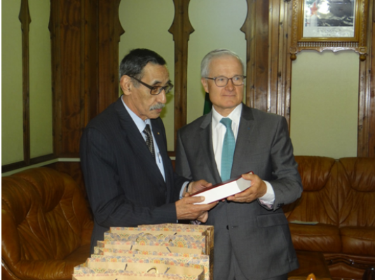 السفير الفرنسي يسلّم الأرشيف الوطني وثائق لفترة (1954-1962)
