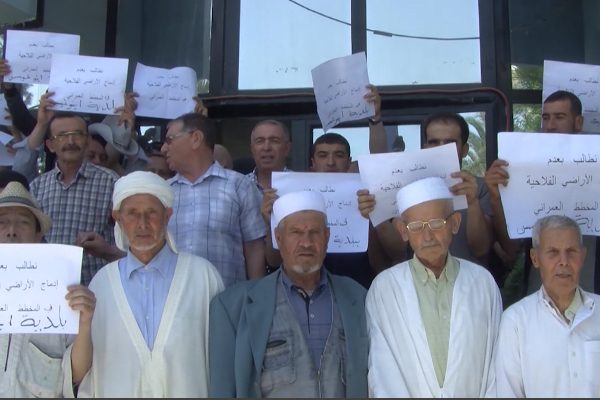 باتنة: فلاحون يحتجون رفضاً لإدماج أراضيهم في المخطط العمراني