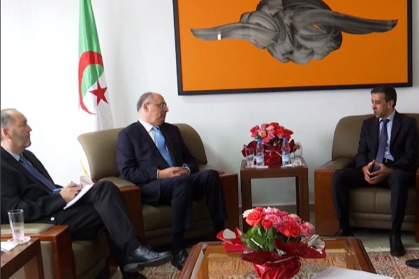 خبراء يستبعدون لجوء الجزائر إلى الإستدانة من “الأفامي” رغم بوادر الأزمة المالية