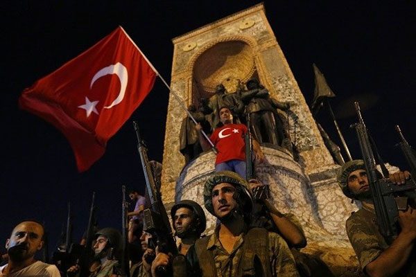 إسلاميو الجزائر يهللون لفشل الانقلاب ويُدافعون عن النموذج التركي