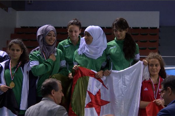 المنتخب الوطني إناث للبادمنتون يتوّج بلقب البطولة العربية