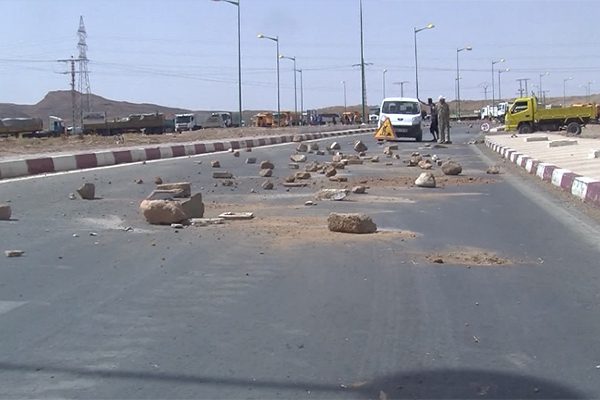 بشار: أصحاب شاحنات نقل الرمال بين الولايات يحتجون ضد البيروقراطية