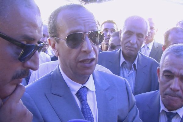 وزير الفلاحة يوجه انتقادات لاذعة لمسؤولي القطاع خلال زيارته لولاية معسكر