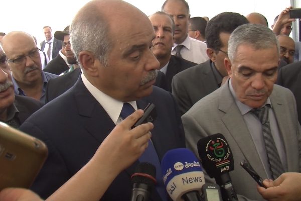 وزير الموارد المالية يدعو الجزائريين إلى رسكلة النفايات