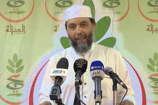 جاب الله يطالب بتطبيق قانون حرمان مزدوجي الجنسية من المسؤوليات العليا على المسؤولين الجزائريين