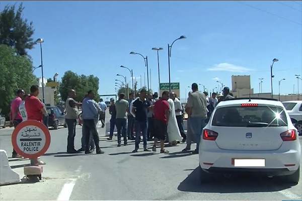 تبسة: مواطنون برأس العيون يغلقون المعبر الحدودي مع تونس بسبب الضريبة