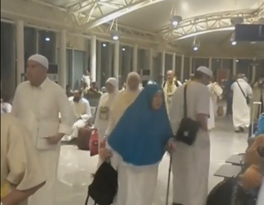 تواصل توافد الحجاج الجزائريين إلى مطار المدينة المنورة لأداء فريضة الحج